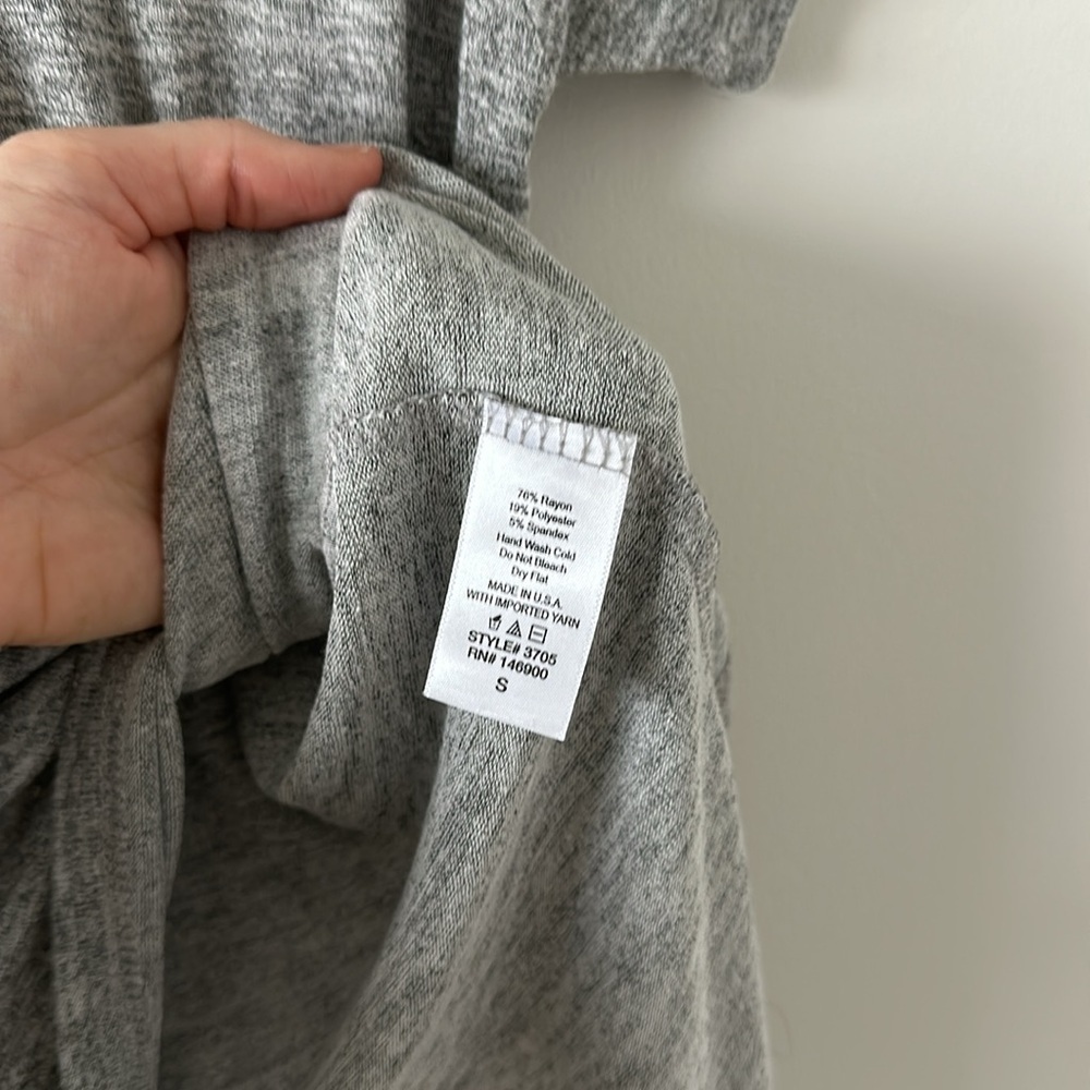 Women’s Casual Gray Tshirt Crewneck Loose Fit Size Small Basic Closet Staple - Picture 6 of 7
